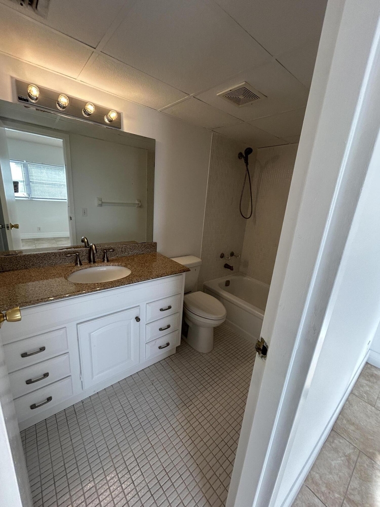 1005 Country Club Drive - Photo 8
