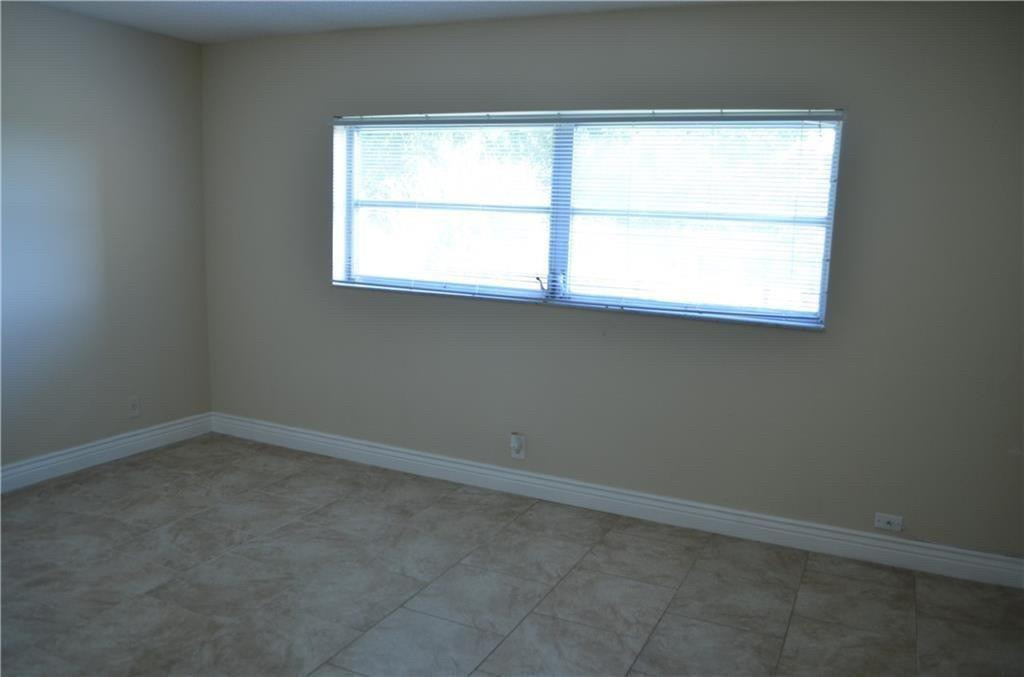 1005 Country Club Drive - Photo 6