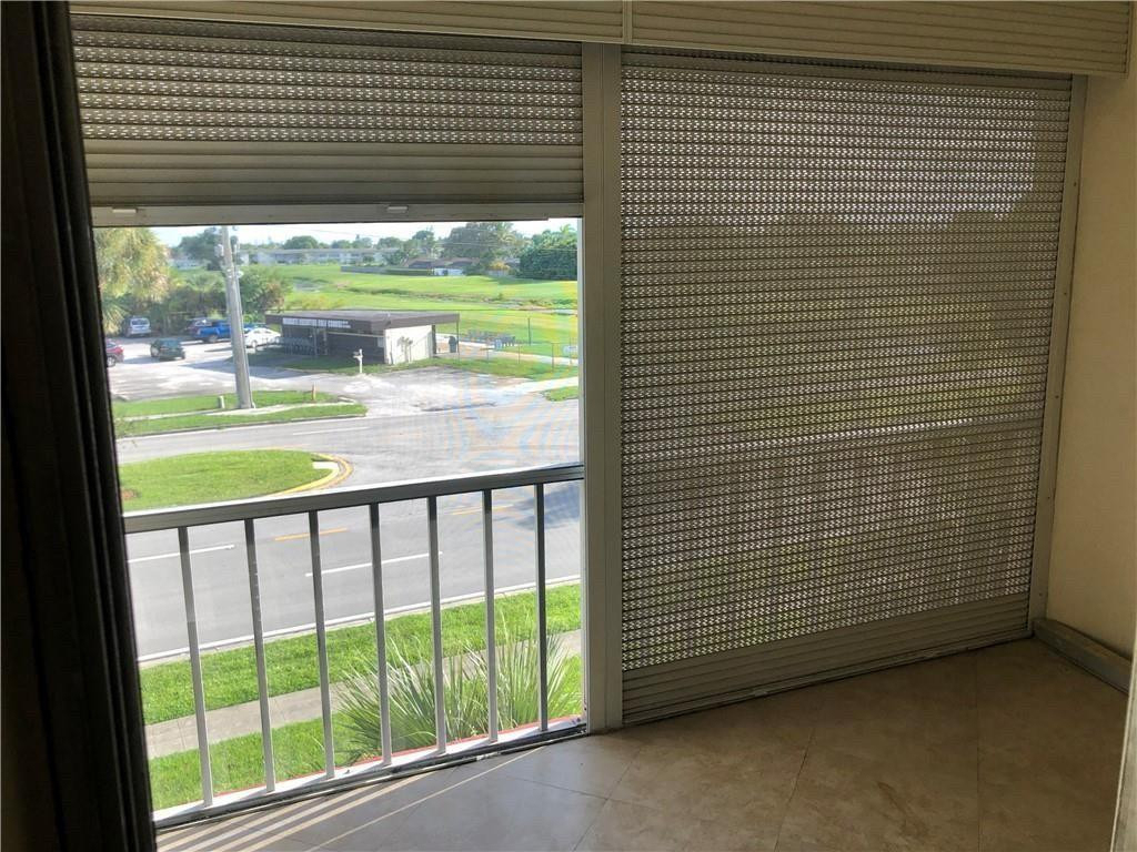 1005 Country Club Drive - Photo 5