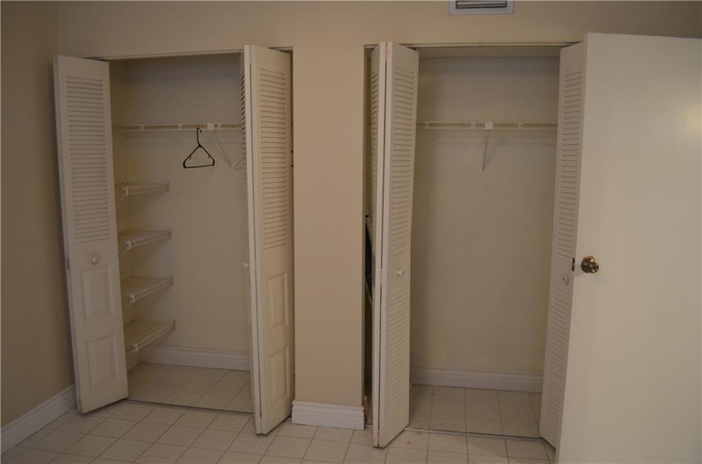 1005 Country Club Drive - Photo 12