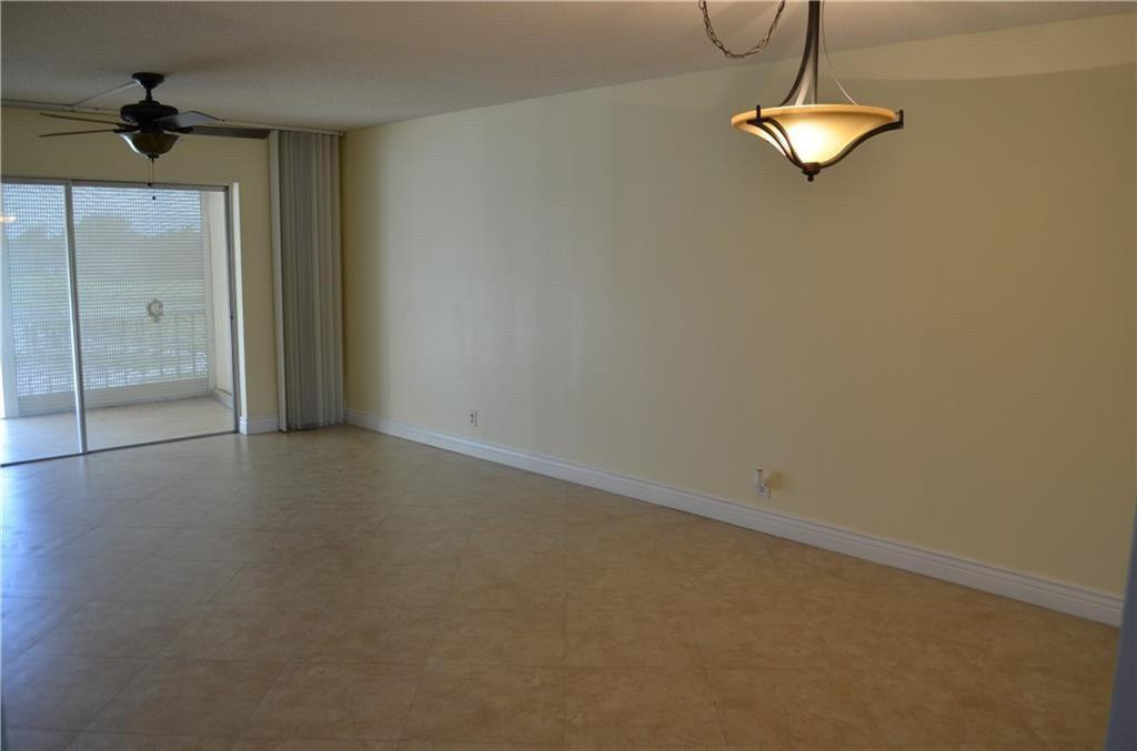 1005 Country Club Drive - Photo 3