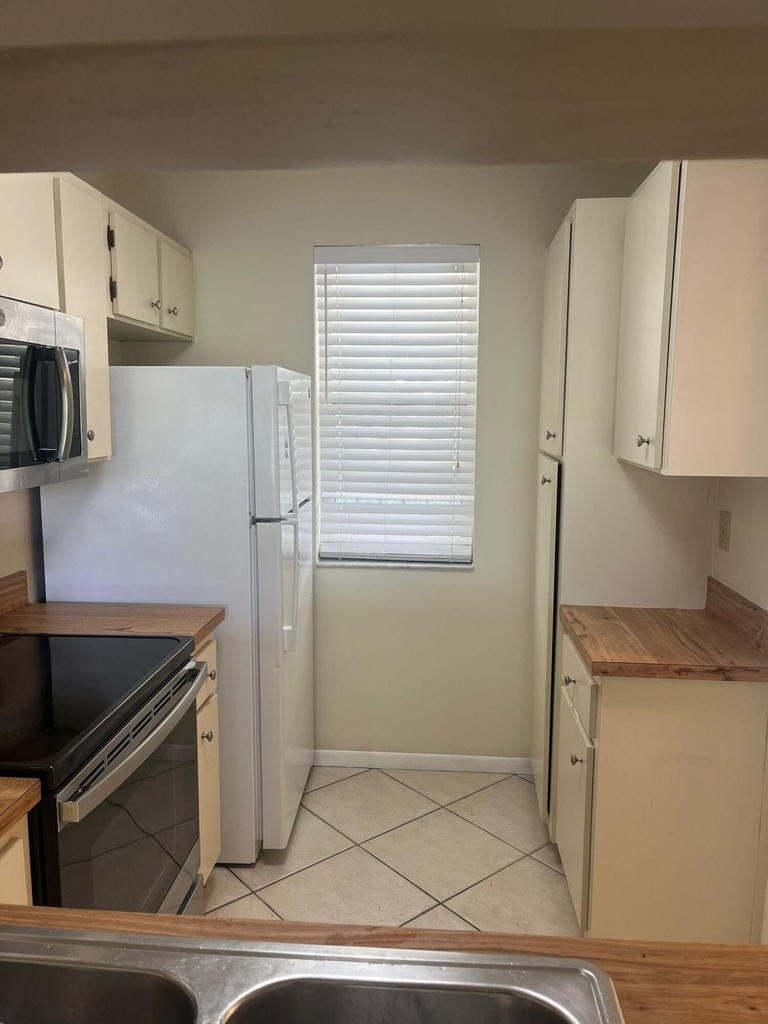 9993 Three Lakes Circle - Photo 14