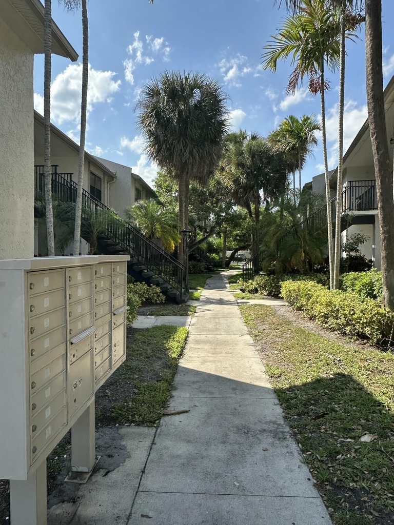 1250 S Military Trail - Photo 2