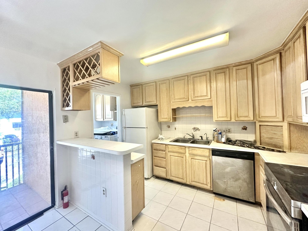 10350 Sw 220th Street - Photo 2