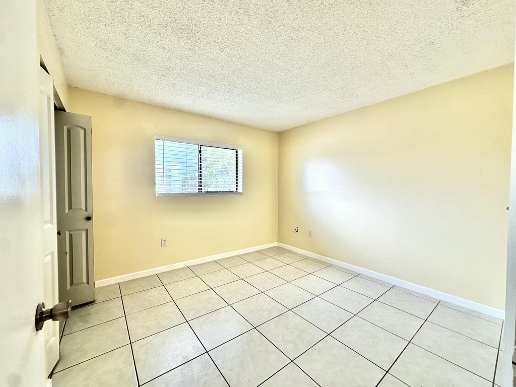 251 W Palm Cir W - Photo 1