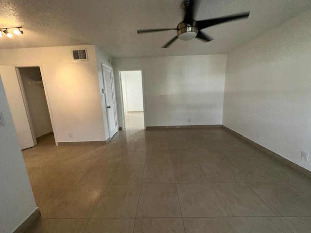889 Riverside Drive - Photo 4
