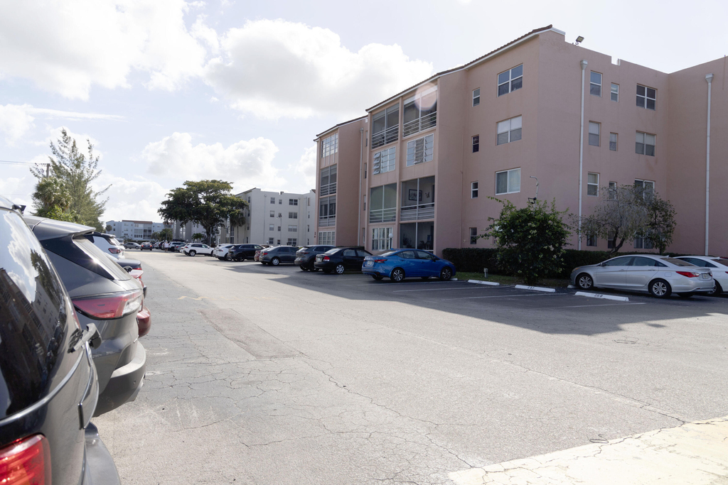 2851 Somerset Drive - Photo 1