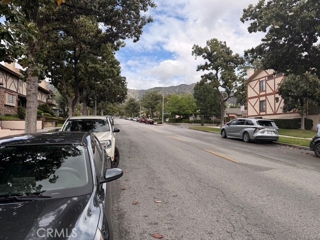 631 E Magnolia - Photo 2