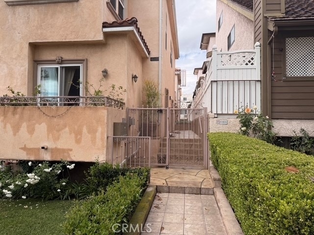631 E Magnolia - Photo 4