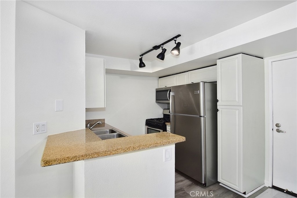 21500 Burbank Boulevard - Photo 3