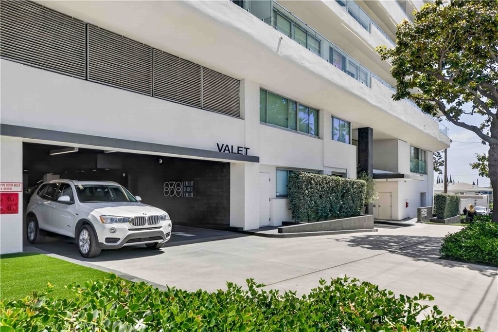 838 N Doheny - Photo 1