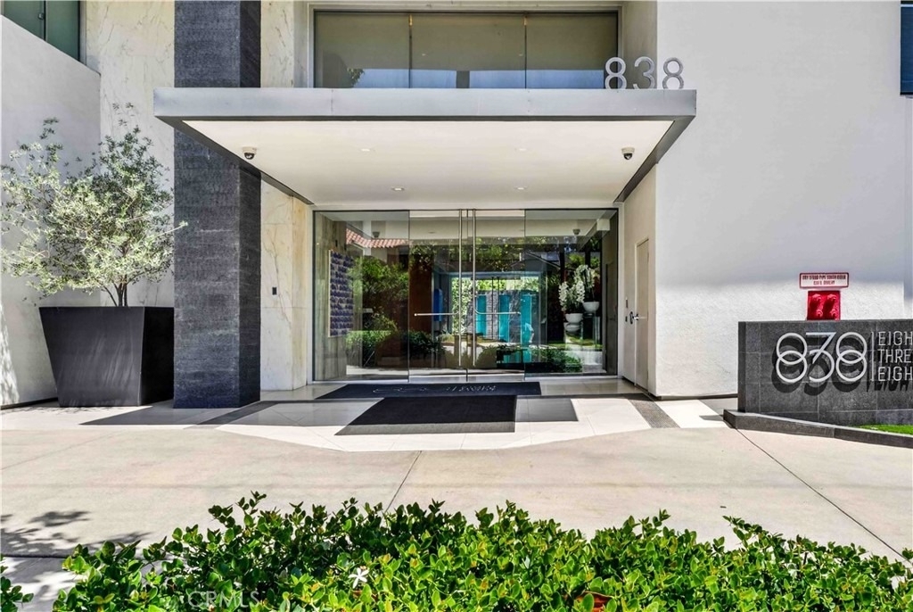 838 N Doheny - Photo 0