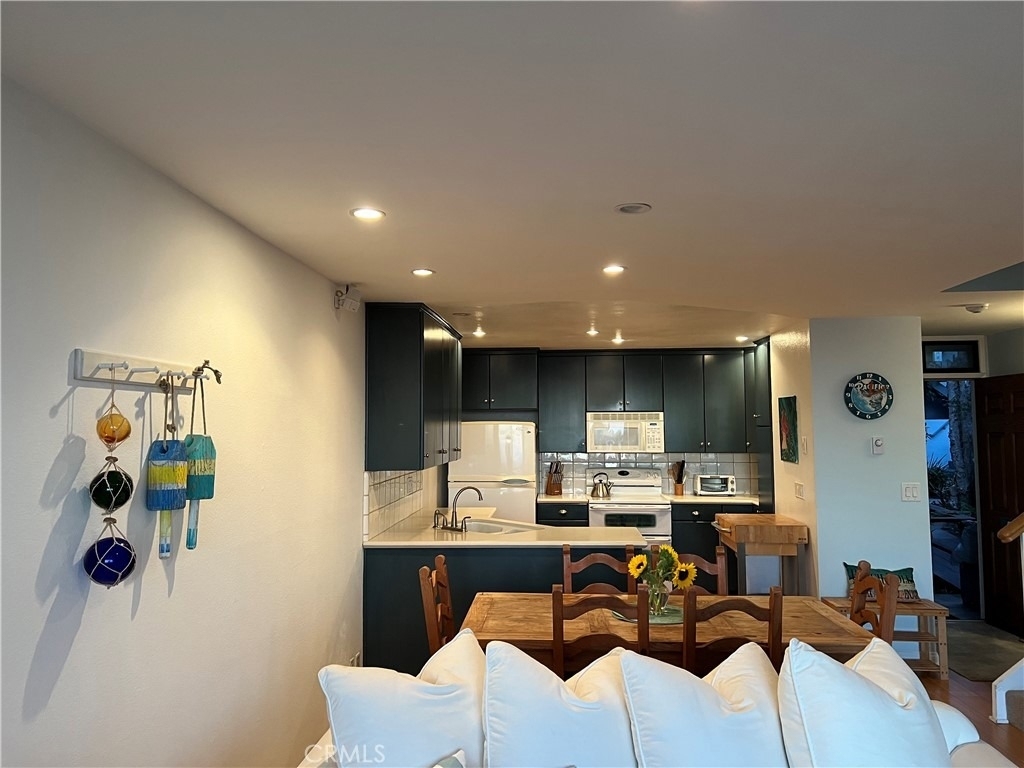 665 The Village - Photo 4