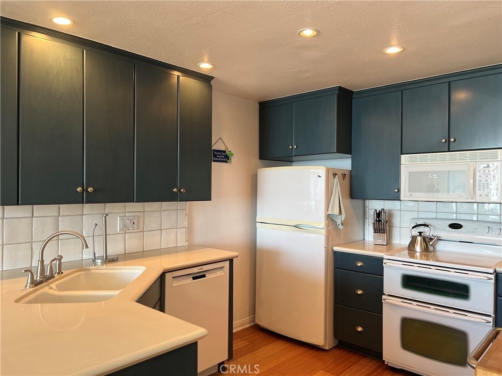 665 The Village - Photo 6