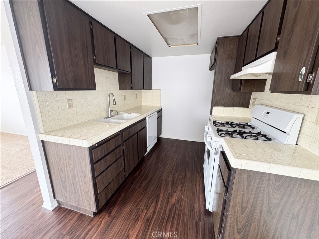 1236 W 8th - Photo 4