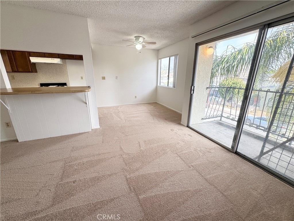 635 W 15th - Photo 2