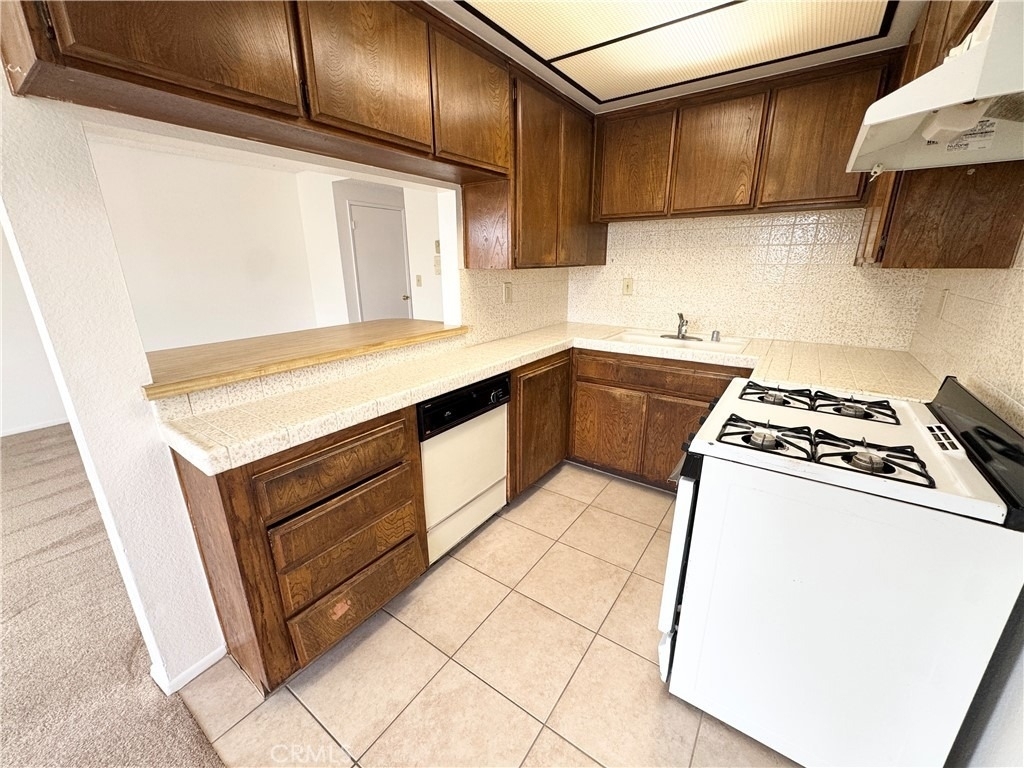 635 W 15th - Photo 4