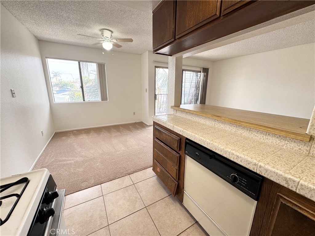 635 W 15th - Photo 5