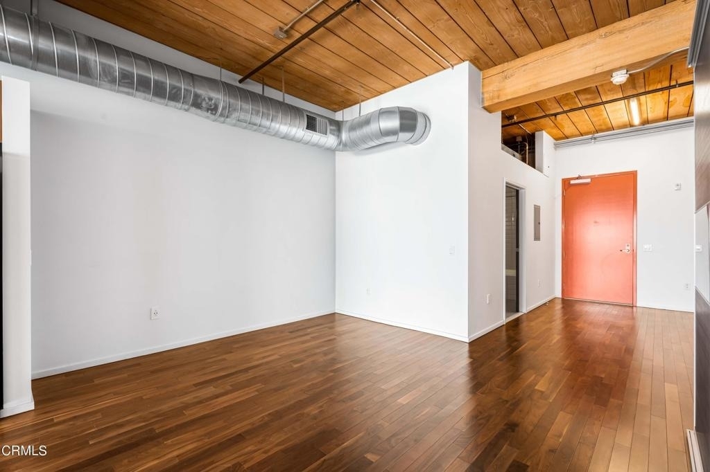 530 S Hewitt Street - Photo 9