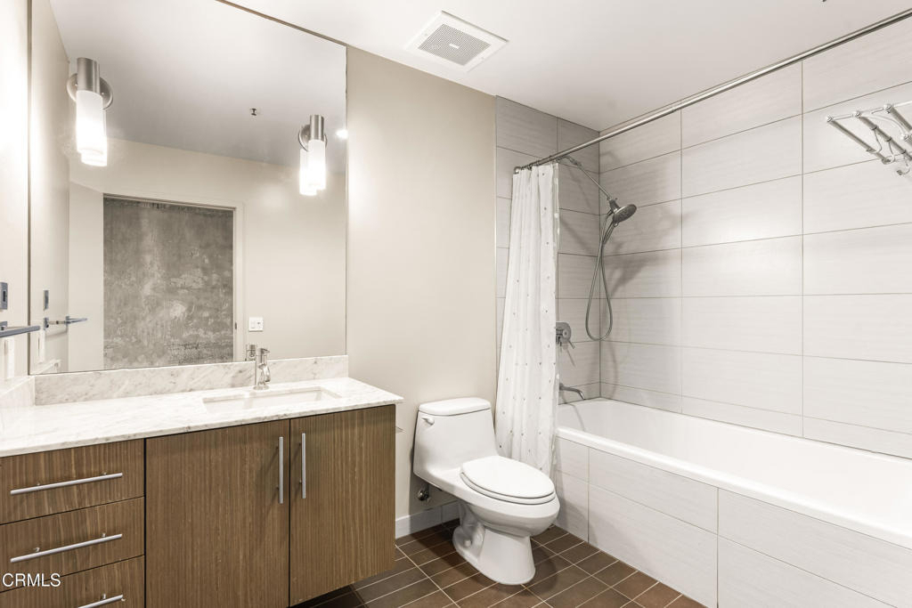 530 S Hewitt Street - Photo 9