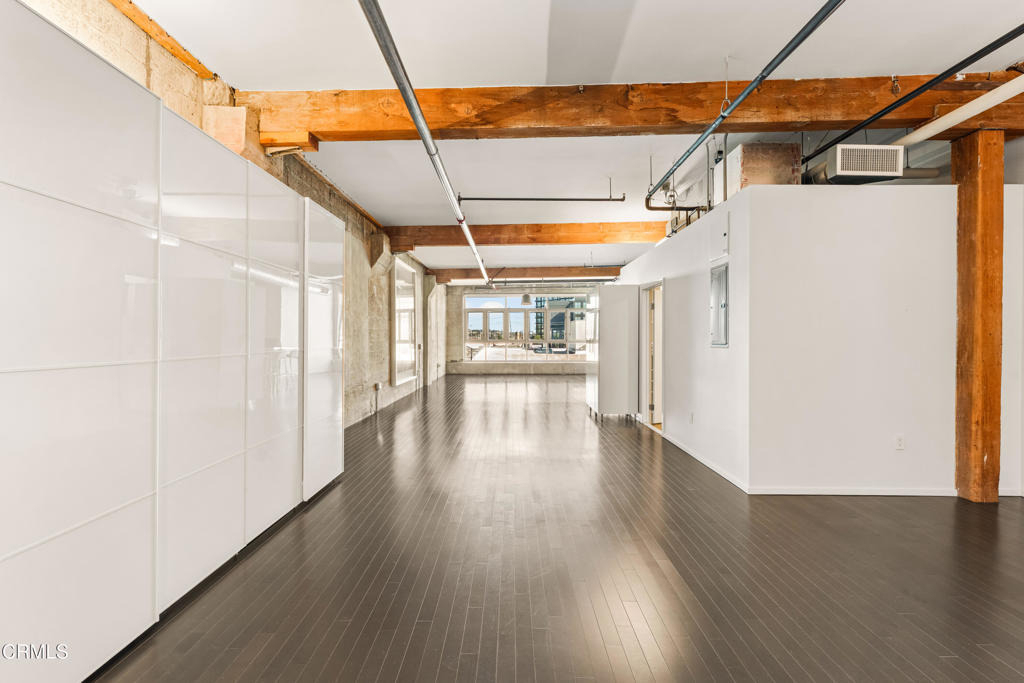 530 S Hewitt Street - Photo 3