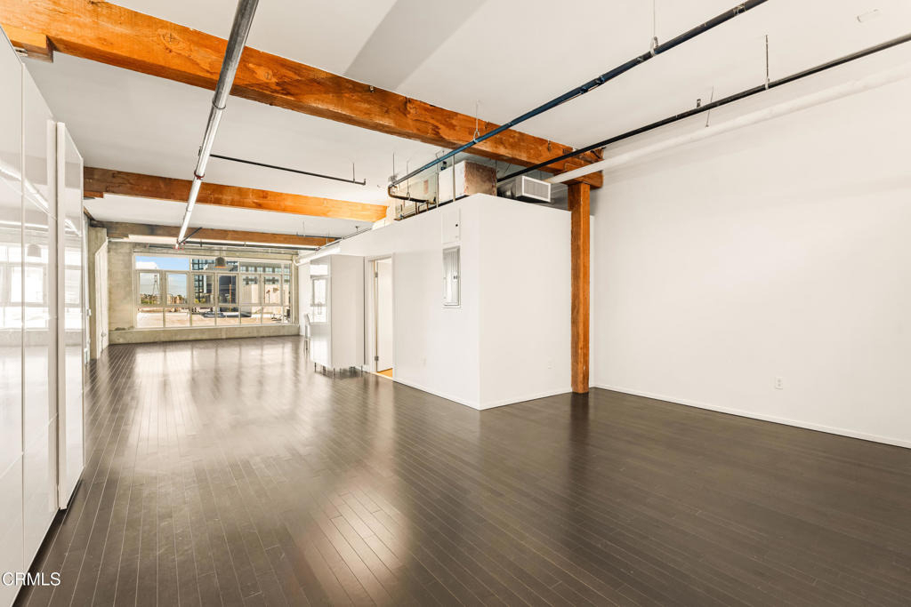530 S Hewitt Street - Photo 4