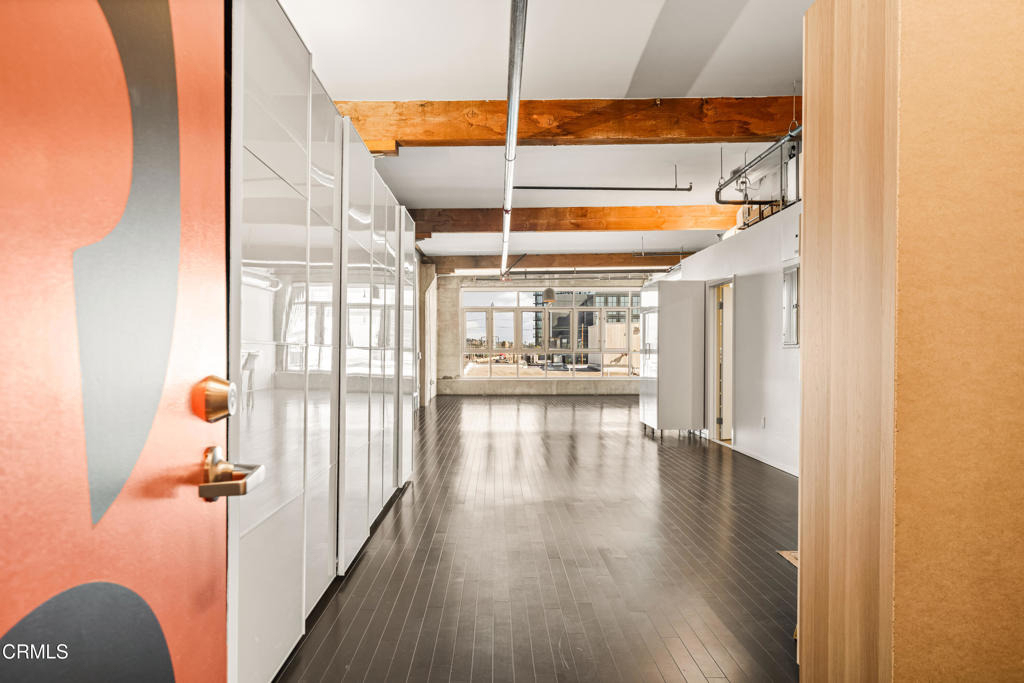 530 S Hewitt Street - Photo 1