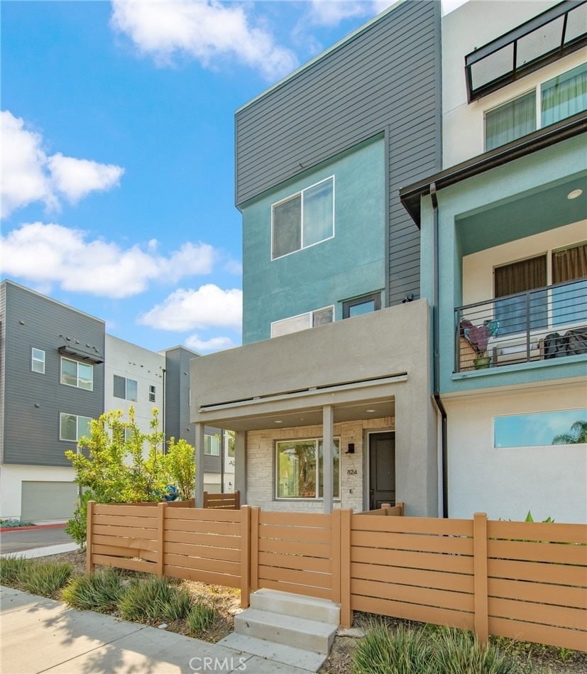 824 S Harbor Blvd - Photo 0