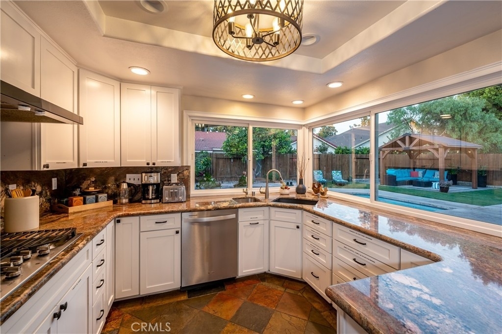 409 W Sierra - Photo 4
