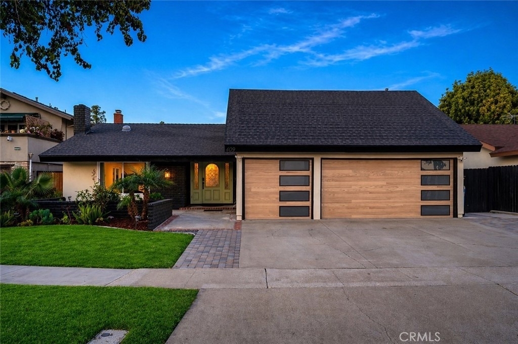 409 W Sierra - Photo 0