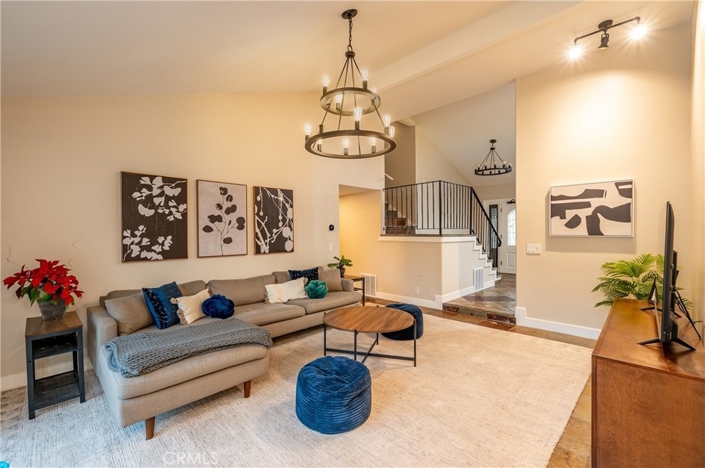 409 W Sierra - Photo 3