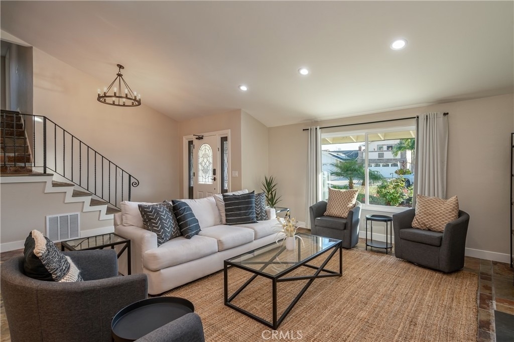 409 W Sierra - Photo 1