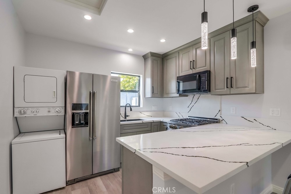1260 E Turin Avenue - Photo 4