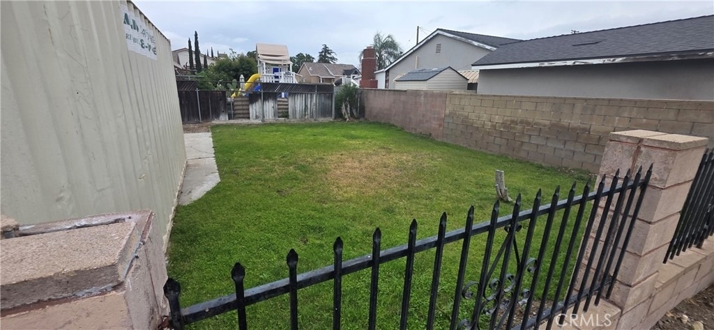 7815 Mango Avenue - Photo 12