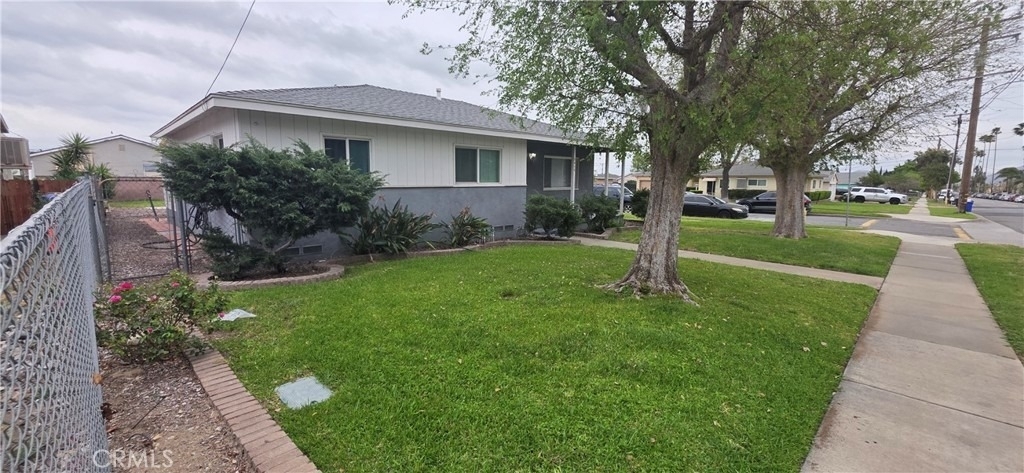 7815 Mango Avenue - Photo 2