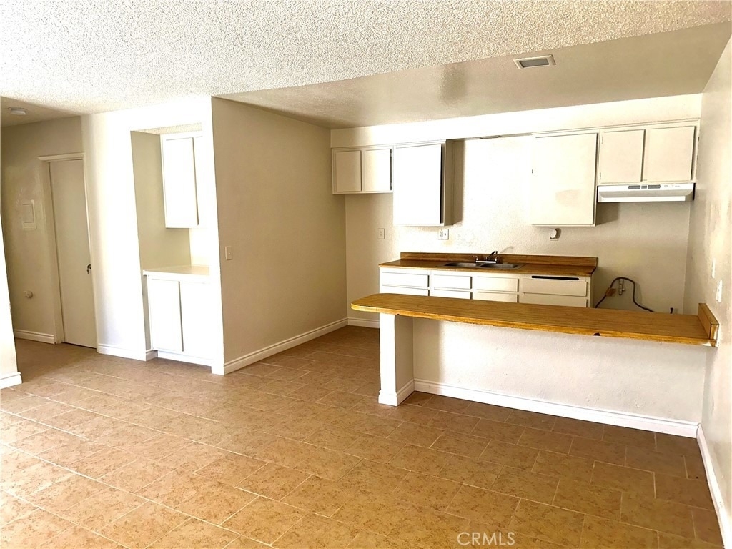 11661 White Avenue - Photo 3
