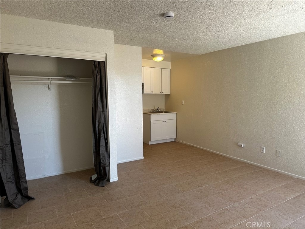 11661 White Avenue - Photo 11