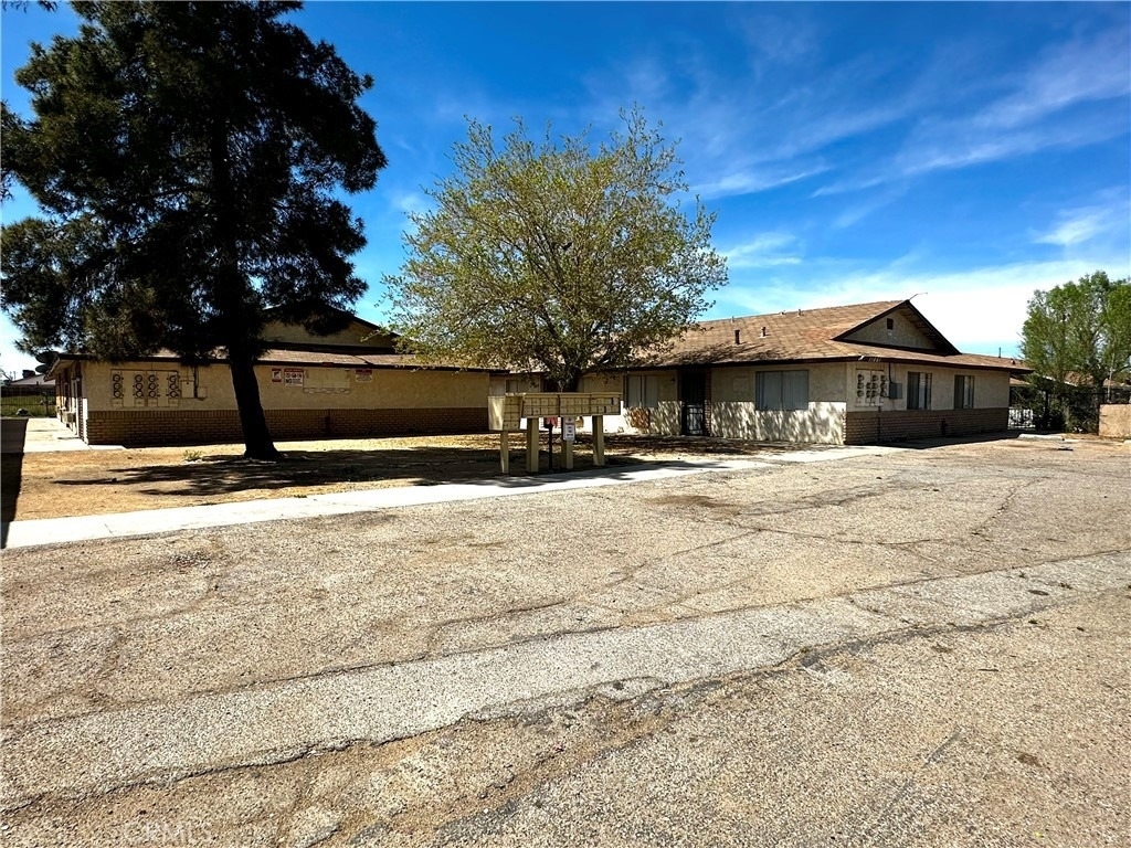 11661 White Avenue - Photo 0