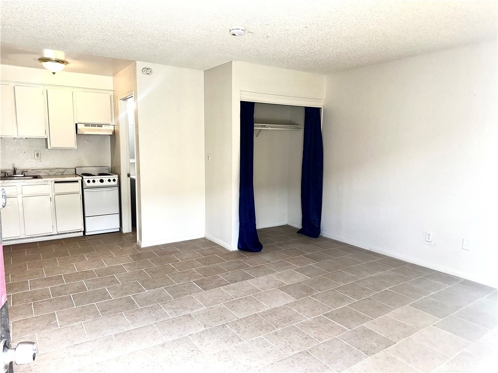 11661 White Avenue - Photo 7