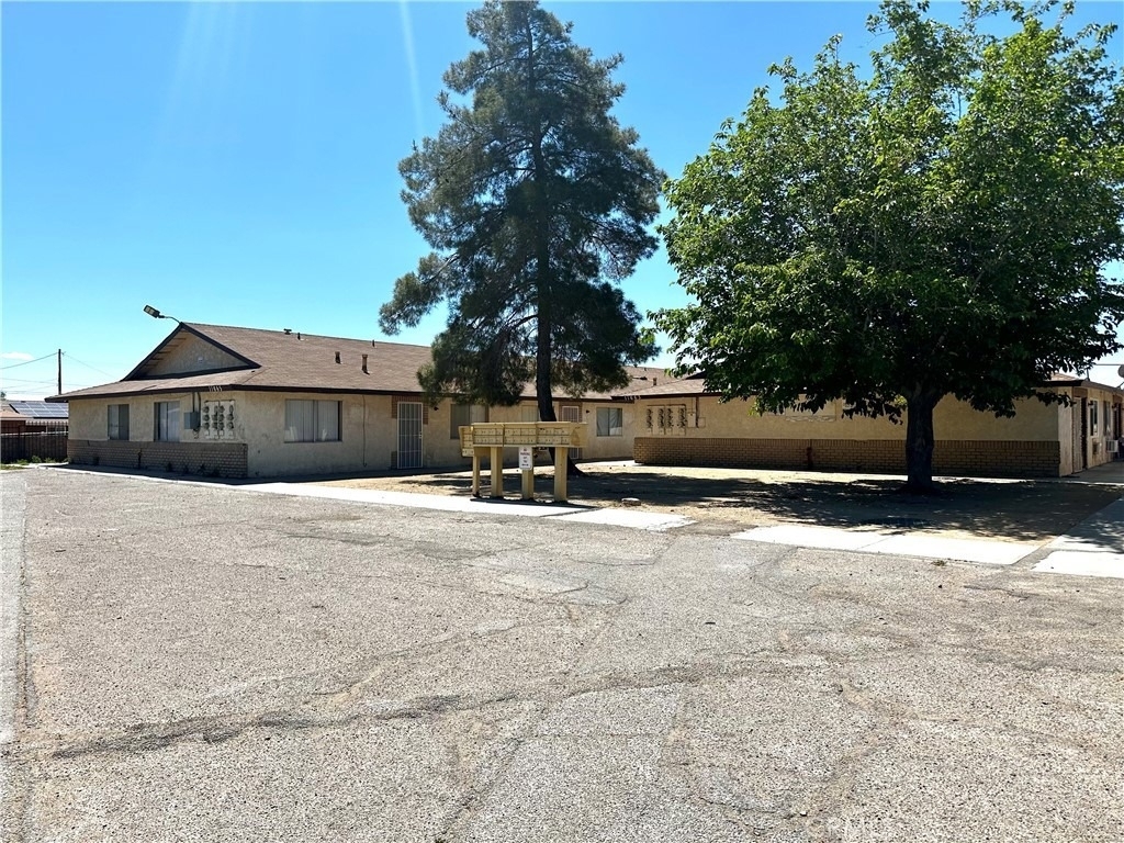 11661 White Avenue - Photo 13