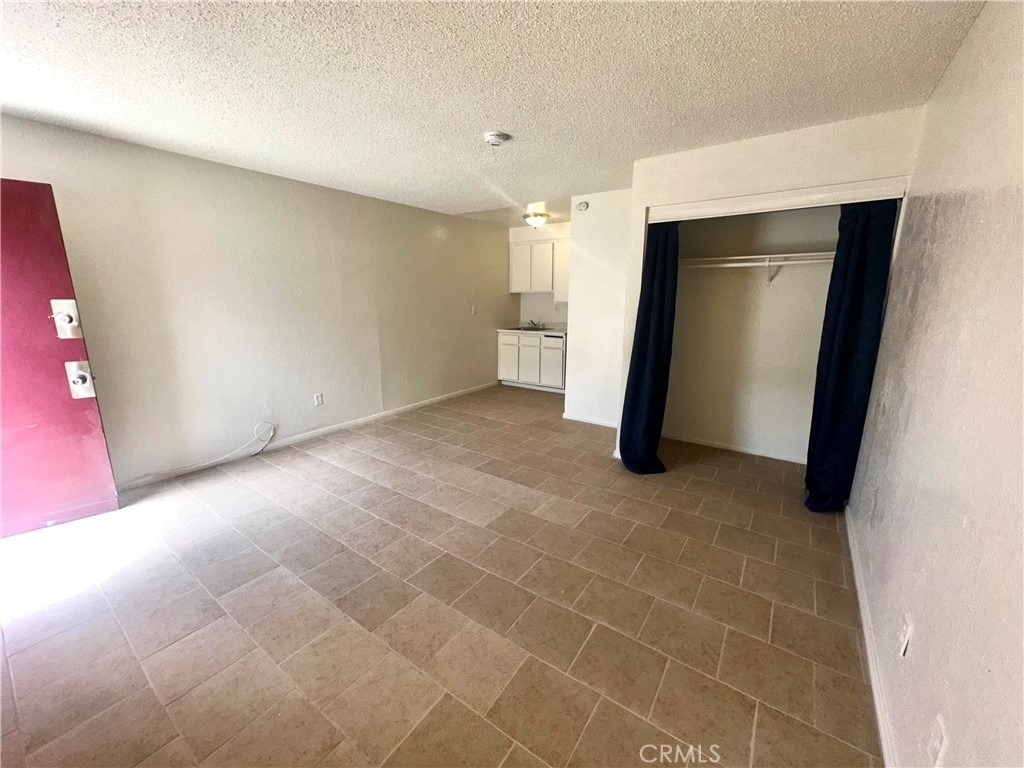 11661 White Avenue - Photo 8