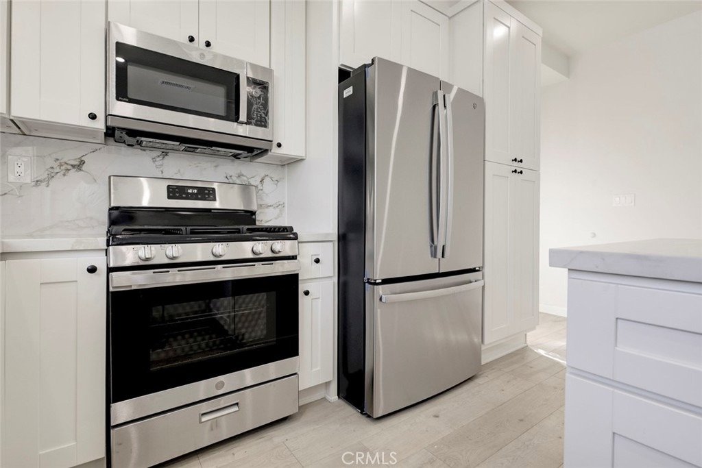 7408 Radford Ave - Photo 7