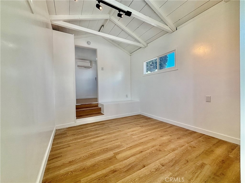 910 Acacia Avenue - Photo 11