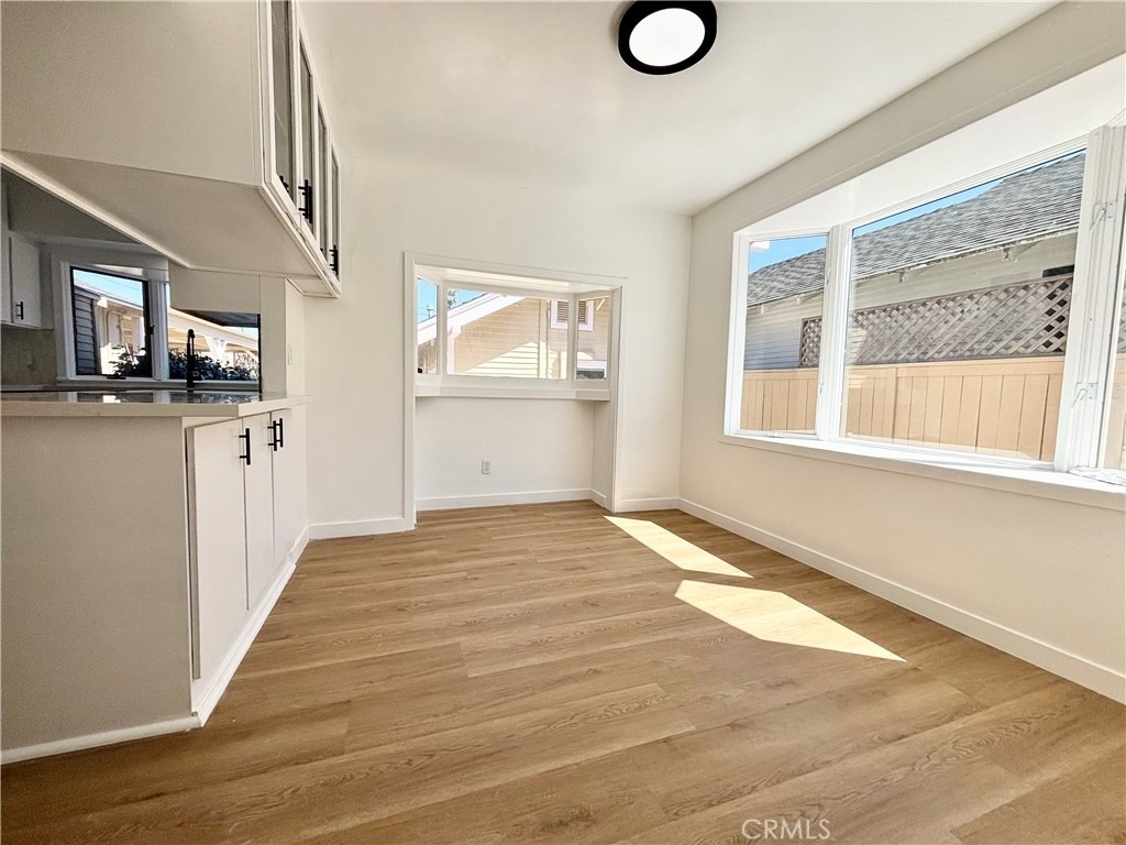 910 Acacia Avenue - Photo 3