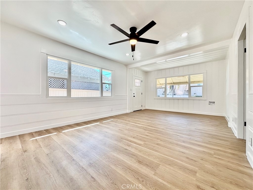910 Acacia Avenue - Photo 2