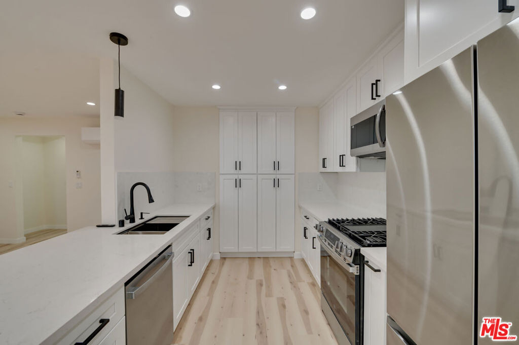 928 N San Vicente Boulevard - Photo 5
