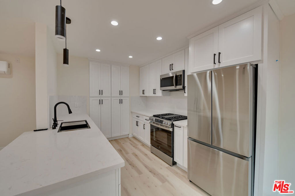 928 N San Vicente Boulevard - Photo 4