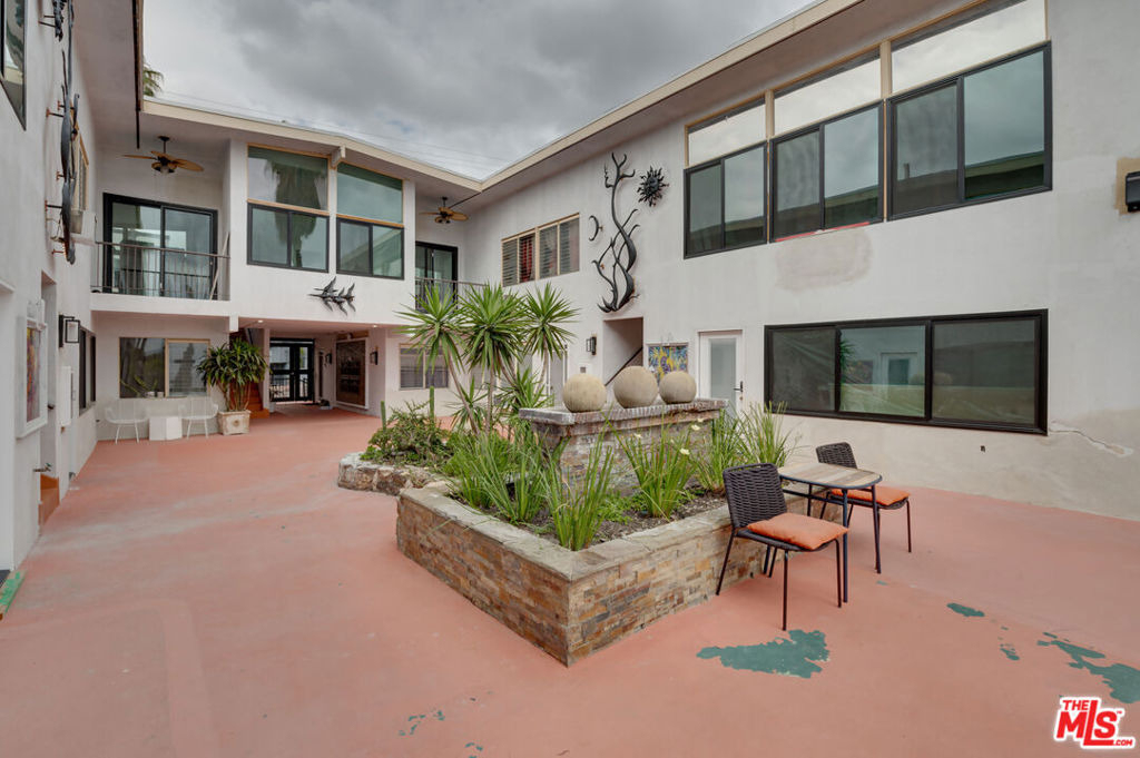 928 N San Vicente Boulevard - Photo 16