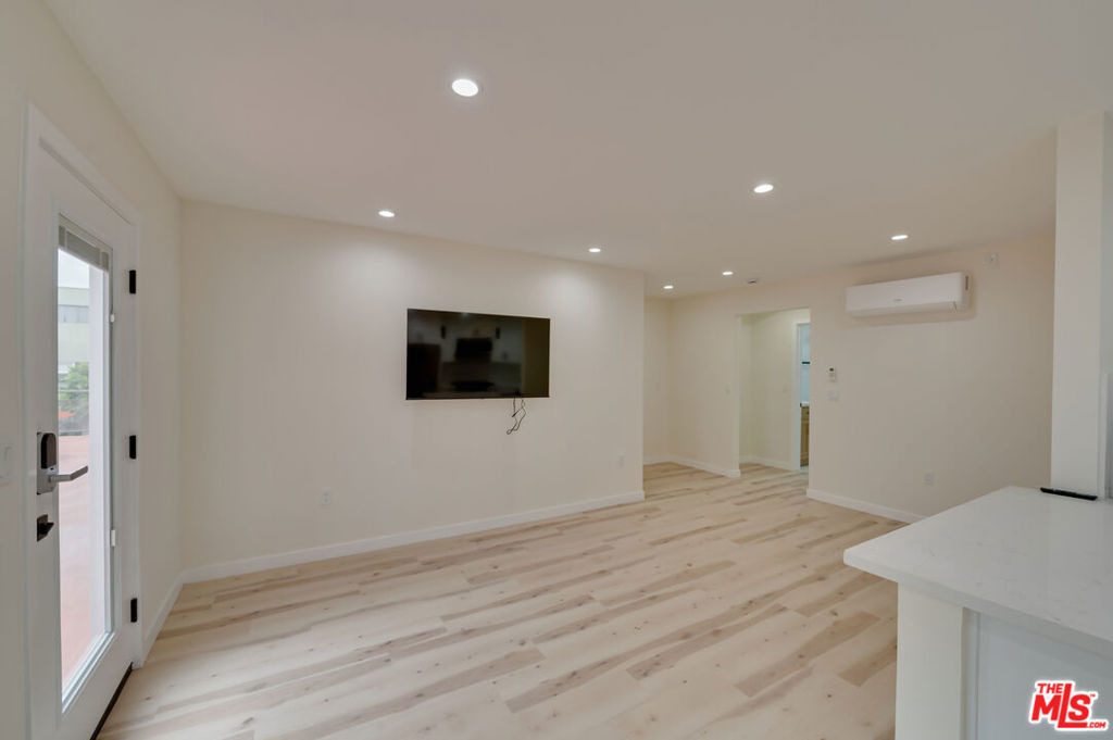 928 N San Vicente Boulevard - Photo 2