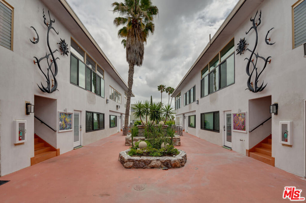 928 N San Vicente Boulevard - Photo 15